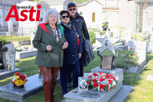 Ad Asti un 25 aprile con il 'giallo' sull'esecuzione di "Bella ciao" [GALLERIA FOTOGRAFICA E VIDEO]