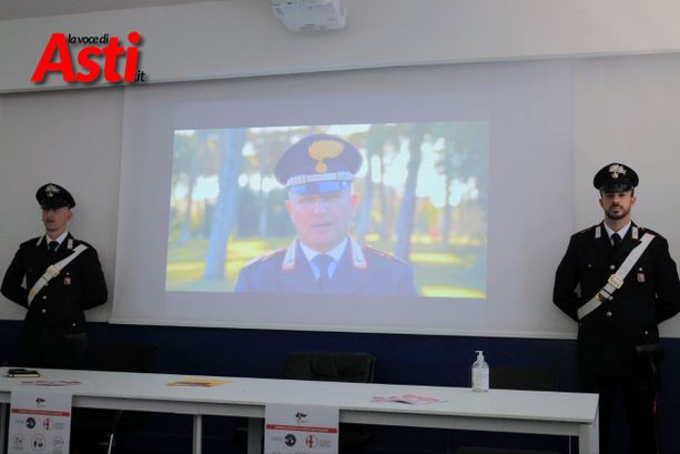 Lotta alle truffe: "Anziani, non ci disturbate mai. Ogni segnalazione, ogni denuncia è importante" Lotta alle truffe: "Anziani, non ci disturbate mai. Ogni segnalazione, ogni denuncia è importante"