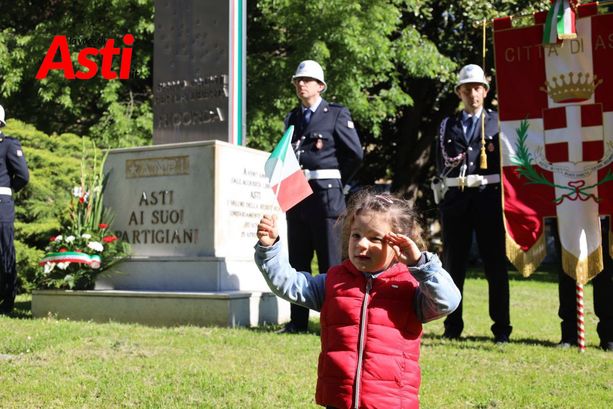 25 aprile: “Contro la guerra e il riarmo, dalla parte giusta della storia” [FOTO E VIDEO]