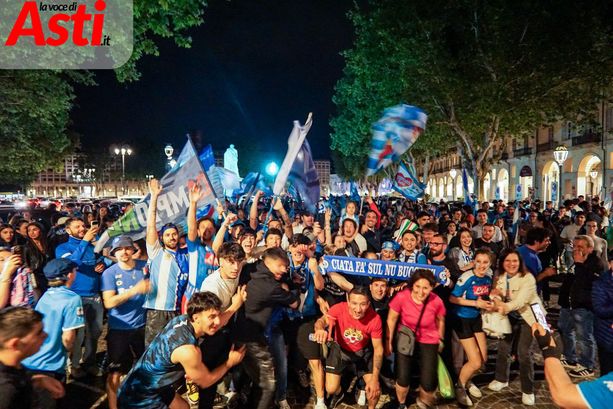 Asti è bianco azzurra! Festa fino a tarda notte per lo scudetto del Napoli [FOTO E VIDEO]