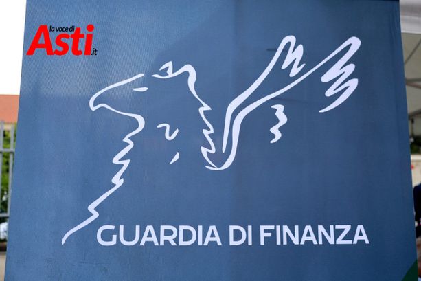 Asti, distrutta una falsa Ferrari F430: operazione “Cavallino” della Guardia di Finanza a tutela del Made in Italy