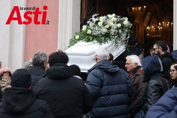 Lacrime e pioggia a Nizza Monferrato per l'addio a Zoe Trinchero