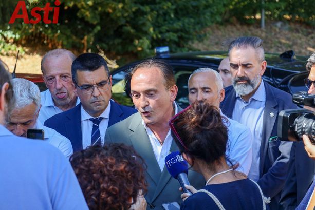 Porte chiuse e nervi tesi a Castello di Annone: la Regione chiarisce la posizione sul nuovo hub migranti "Nessun cortocircuito istituzionale" [FOTO E VIDEO]