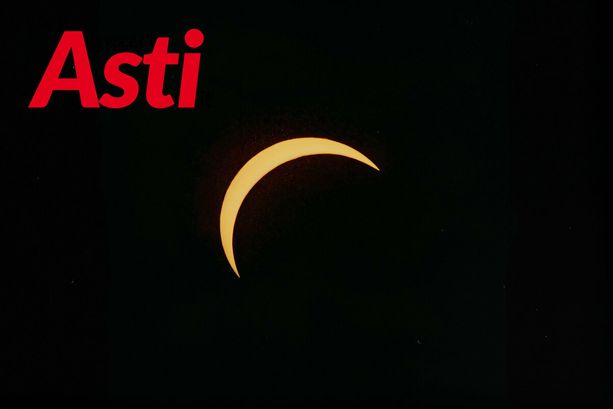 Anche nell'Astigiano tutti "con il naso all'insù" per ammirare l'eclissi [GALLERIA FOTOGRAFICA]