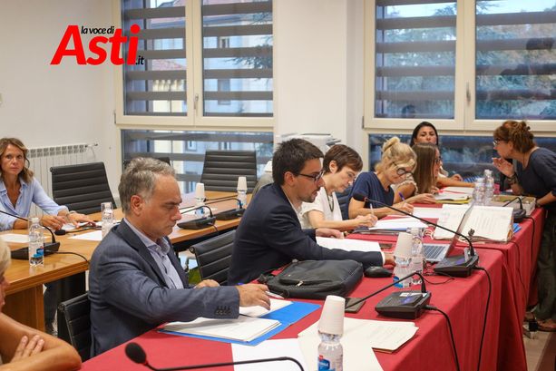 Rifiuti, immobili vuoti e Cascina Volta: in Consiglio spazio agli ordini del giorno Rifiuti, immobili vuoti e Cascina Volta: in Consiglio spazio agli ordini del giorno