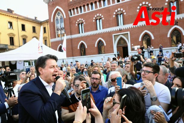 Elezioni, Giuseppe Conte ad Asti: &quot;Comunali fondamentali per scegliere bene l'Amministrazione che investirà i fondi PNRR&quot; [GALLERIA FOTOGRAFICA E VIDEO]