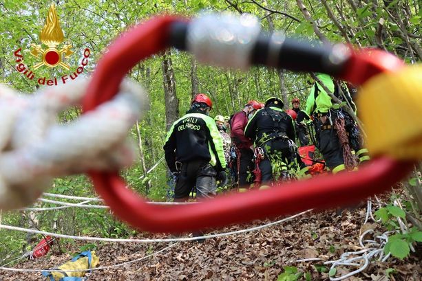 Intervento dei vigili del fuoco SAF per salvare un gattino finito in una cisterna