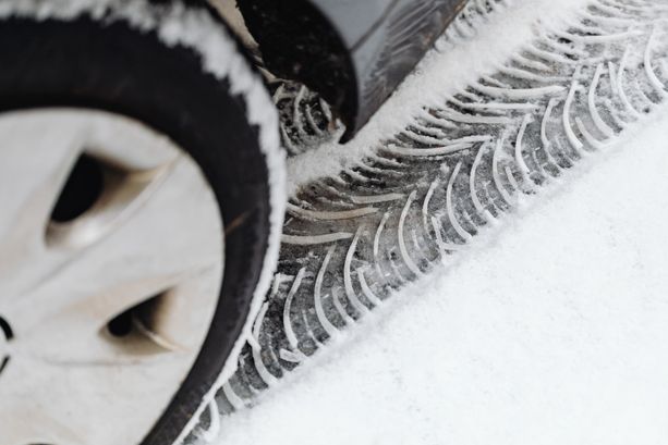La Polizia ha intensificato i controlli sul rispetto dell'obbligo di pneumatici da neve o catene a bordo La Polizia ha intensificato i controlli sul rispetto dell'obbligo di pneumatici da neve o catene a bordo