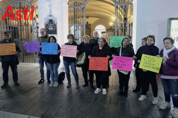 La protesta dei lavoratori del Maina arriva in Consiglio Comunale: "Siamo stanchi di aspettare i nostri diritti, vogliamo interventi subito. Ridateci la dignità" La protesta dei lavoratori del Maina arriva in Consiglio Comunale: "Siamo stanchi di aspettare i nostri diritti, vogliamo interventi subito. Ridateci la dignità"