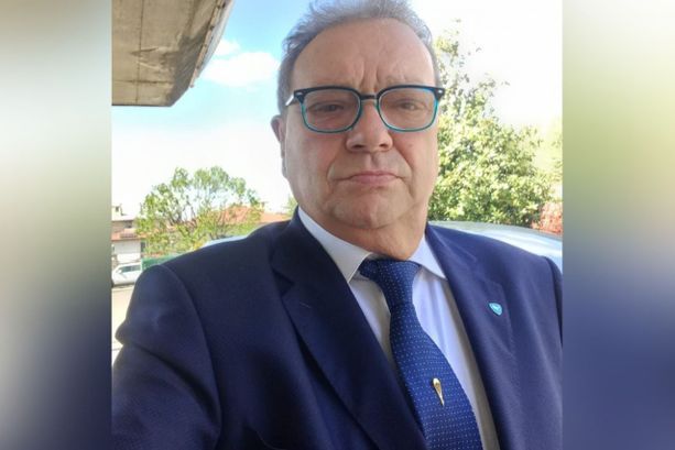 Tragedia alla sfilata: parà colto da malore è morto al Pronto Soccorso Tragedia alla sfilata: parà colto da malore è morto al Pronto Soccorso