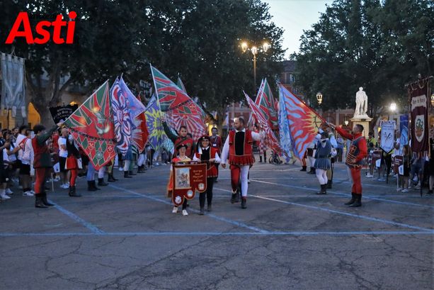 Partecipata ed emozionante cerimonia di apertura della Tenzone Bronzea 2023. Oggi le gare [FOTOGALLERY]