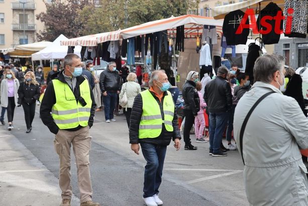 Fiera d'Autunno: tre multe per mancato uso di mascherina e una denuncia per ubriachezza molesta Fiera d'Autunno: tre multe per mancato uso di mascherina e una denuncia per ubriachezza molesta