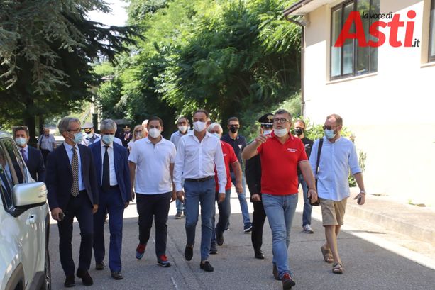 Dopo mezzanotte a Castello di Annone arriveranno 76 nuovi migranti. Cirio: "Il Piemonte non ce la fa, soprattutto in questo momento" (VIDEO E FOTO)