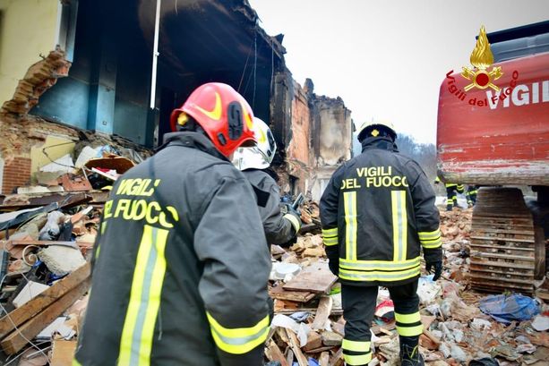 Esplosione a Quarto: ancora al lavoro i vigili del fuoco, per la messa in sicurezza dell'area