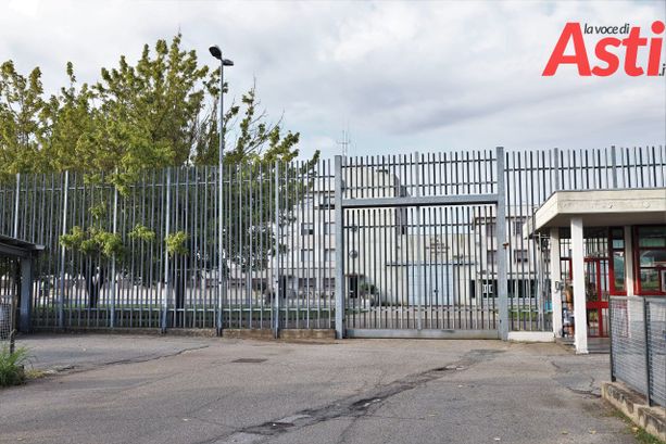 Carcere di Asti nel caos: sovrintendente preso a pugni da un detenuto finisce in ospedale