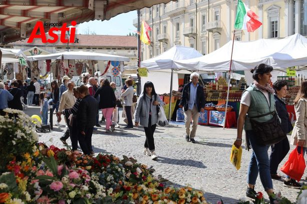 Oggi è il giorno della Fiera Carolingia: oltre 600 bancarelle dall'alba al tramonto nel centro di Asti [PLANIMETRIA]