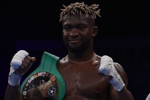 Notte di grande boxe ad Asti, El Chapo Etinosa nuovo campione italiano dei pesi medi