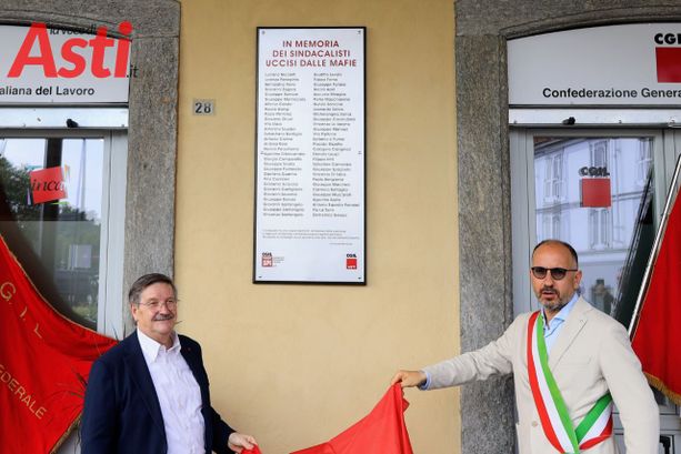 La Cgil di Asti ricorda i 58 sindacalisti uccisi dalla mafia in Italia. Scoperta la targa in sede e convegno al Fuoriluogo [FOTO E VIDEO]