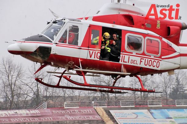 Maxi esercitazione dei Vigili del Fuoco di Asti oggi allo Stadio. L'elicottero il fulcro dell'attività (FOTOGALLERY) Maxi esercitazione dei Vigili del Fuoco di Asti oggi allo Stadio. L'elicottero il fulcro dell'attività (FOTOGALLERY)