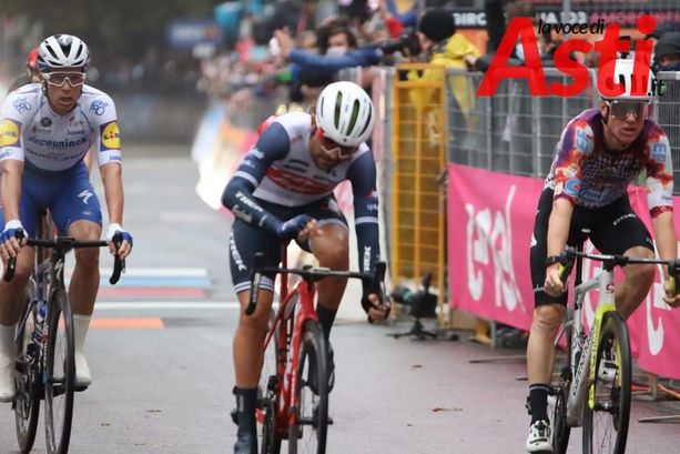 Oggi e domani il Giro d'Italia numero 104, attraversa l'Astigiano, la prefettura invita a restare a casa Oggi e domani il Giro d'Italia numero 104, attraversa l'Astigiano, la prefettura invita a restare a casa
