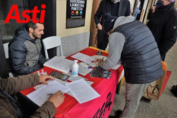 Ottima risposta degli astigiani alla raccolta firme contro il gioco d'azzardo Ottima risposta degli astigiani alla raccolta firme contro il gioco d'azzardo