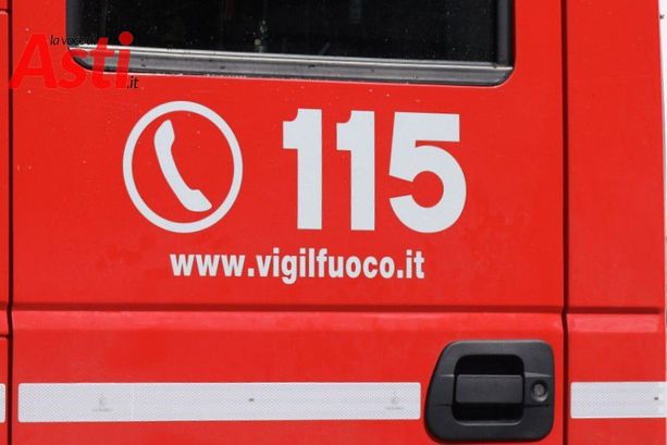 Auto in fiamme questa notte in strada allo Scalo, intervengono i Vigili del Fuoco