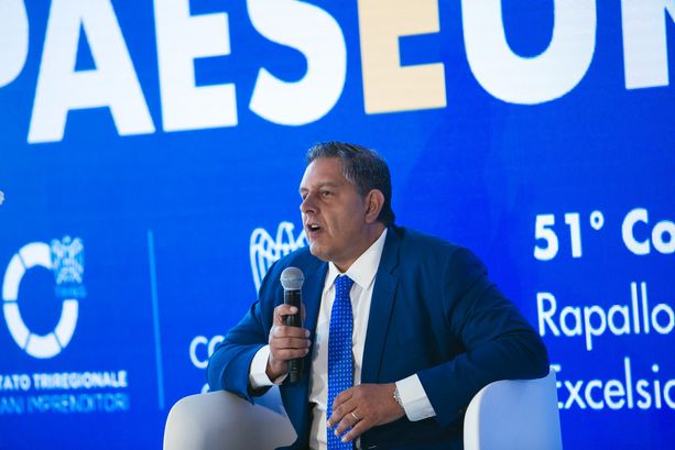 "Devo studiare le carte": così il solitamente loquace governatore oggi farà scena muta davanti al gip "Devo studiare le carte": così il solitamente loquace governatore oggi farà scena muta davanti al gip