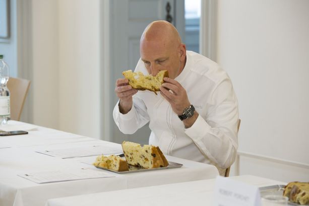 La pasticceria incontra l’arte: a Lugano la selezione del Panettone al Cioccolato della Coppa del Mondo del Panettone La pasticceria incontra l’arte: a Lugano la selezione del Panettone al Cioccolato della Coppa del Mondo del Panettone