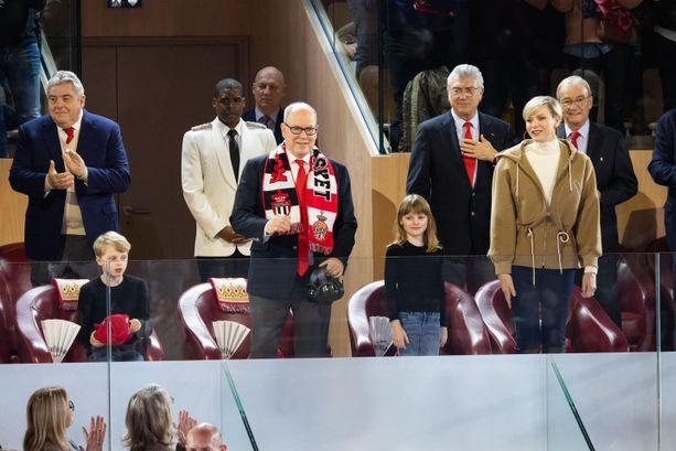 Non solo calcio: i principi Alberto e Charléne con i figli Jacques e Gabriella a tifare il Roca Team Non solo calcio: i principi Alberto e Charléne con i figli Jacques e Gabriella a tifare il Roca Team