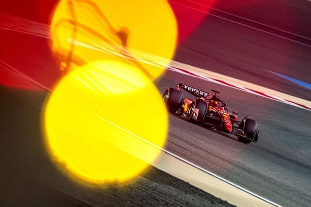 F1. Ferrari, ci risiamo: in Bahrain l'affidabilità tradisce Leclerc costretto al ritiro. Dominio Red Bull, podio per Alonso