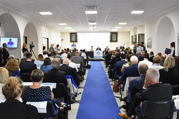 Sanremo: con il Capo di Stato Maggiore alla Villa Ormond scatta la tavola rotonda sul Diritto Umanitario (Foto e Video) Sanremo: con il Capo di Stato Maggiore alla Villa Ormond scatta la tavola rotonda sul Diritto Umanitario (Foto e Video)