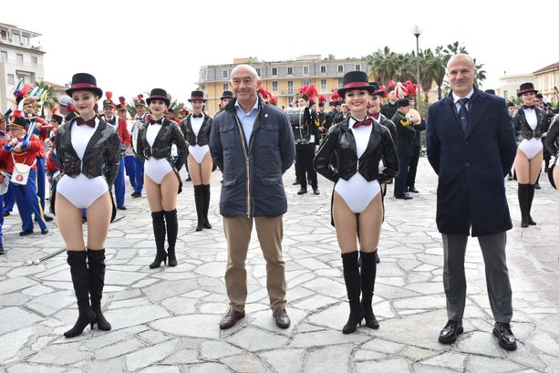 Sanremo si riempie di musica e colori: la parata di bande e gruppi folkloristici incanta il pubblico (Foto e video) Sanremo si riempie di musica e colori: la parata di bande e gruppi folkloristici incanta il pubblico (Foto e video)