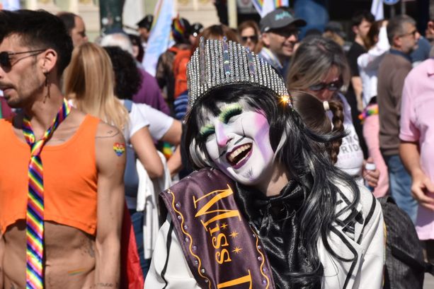 Sanremo: pronti... Pride... via! Partita la sfilata che riempie la città di musica e colori (Foto e Video) Sanremo: pronti... Pride... via! Partita la sfilata che riempie la città di musica e colori (Foto e Video)