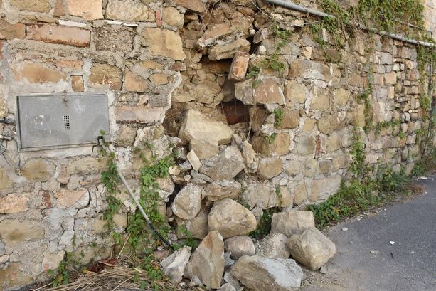 Sanremo: due anziani fuori di casa per la frana alla Vesca "Ora ci chiedono anche di eseguire i lavori" Sanremo: due anziani fuori di casa per la frana alla Vesca "Ora ci chiedono anche di eseguire i lavori"