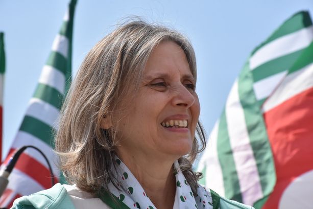 Primo maggio a Sanremo, festa dei lavoratori in piazza Colombo: &quot;Uniti per un lavoro sicuro&quot;, disoccupazione in provincia al 7,2% (Video)