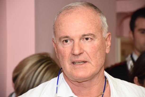 Elezioni Sanremo: invia lettere alle pazienti per annunciare la sua candidatura, bufera sul presidente della LILT Claudio Battaglia Elezioni Sanremo: invia lettere alle pazienti per annunciare la sua candidatura, bufera sul presidente della LILT Claudio Battaglia