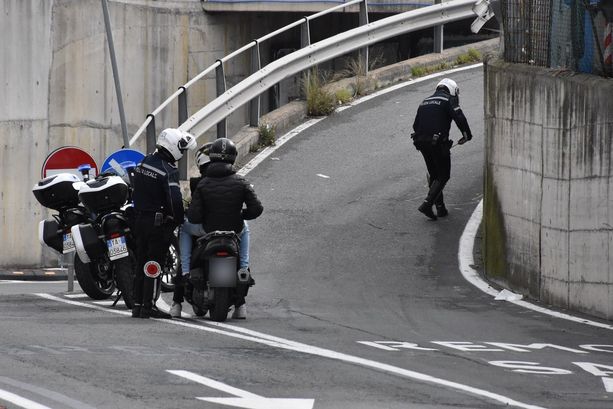 Sanremo: ancora ragazzi in cammino sulla bretella ‘maledetta’ di valle Armea, si lavora per estendere l’orario della vigilanza