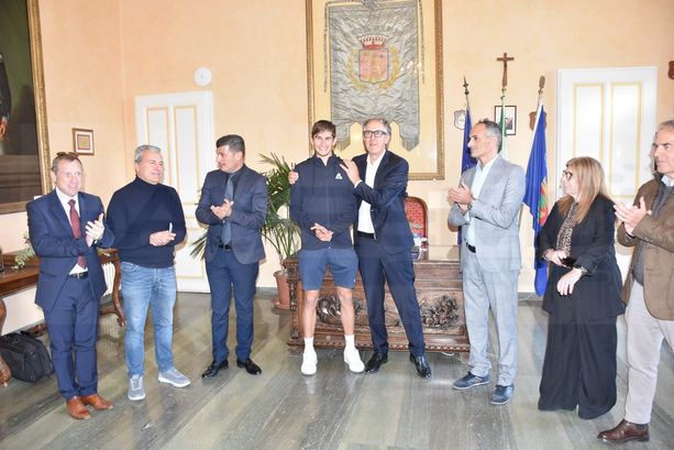 Matteo Arnaldi ricevuto dal Sindaco Biancheri: "Grazie per la vittoria ma anche per la tua educazione e semplicità" (Foto e Video)