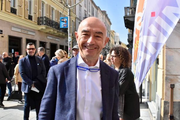 Elezioni, il candidato sindaco Alessandro Mager presenta il suo progetto per Sanremo: “Siamo civici, la formula migliore per amministrare una città” (foto) Elezioni, il candidato sindaco Alessandro Mager presenta il suo progetto per Sanremo: “Siamo civici, la formula migliore per amministrare una città” (foto)