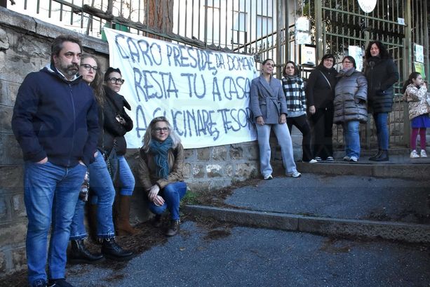 "Dimissioni, dimissioni": si alza anche da Sanremo la protesta contro le frasi sessiste di Auricchia (Foto e Video)