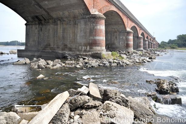 Emergenza siccità: Toti "Stiamo facendo un censimento regionale per capire le esigenze dei territori" (Video) Emergenza siccità: Toti "Stiamo facendo un censimento regionale per capire le esigenze dei territori" (Video)