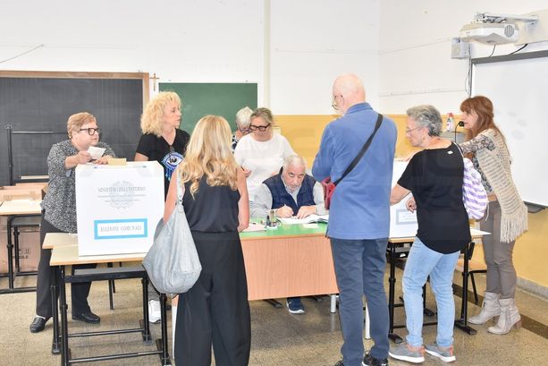 Elezioni Sanremo: serie di riunioni anche oggi per il centrosinistra, sembra tramontato l'apparentamento Elezioni Sanremo: serie di riunioni anche oggi per il centrosinistra, sembra tramontato l'apparentamento