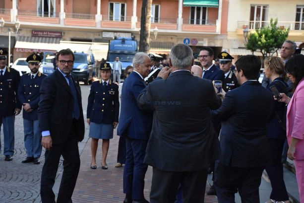 Emergenza migranti, il ministro Piantedosi a Ventimiglia. Di Muro: “Servono strutture diversificate per chi è da allontanare e chi è da accogliere” Emergenza migranti, il ministro Piantedosi a Ventimiglia. Di Muro: “Servono strutture diversificate per chi è da allontanare e chi è da accogliere”