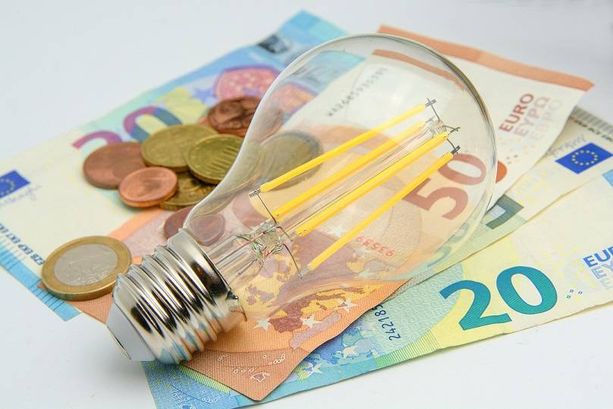 Caro bollette, dalla Regione l'appello al Governo. Assessore Benveduti: "Seguiamo il modello francese e tedesco. Alle aziende serve liquidità non solo il credito di imposta" (video) Caro bollette, dalla Regione l'appello al Governo. Assessore Benveduti: "Seguiamo il modello francese e tedesco. Alle aziende serve liquidità non solo il credito di imposta" (video)