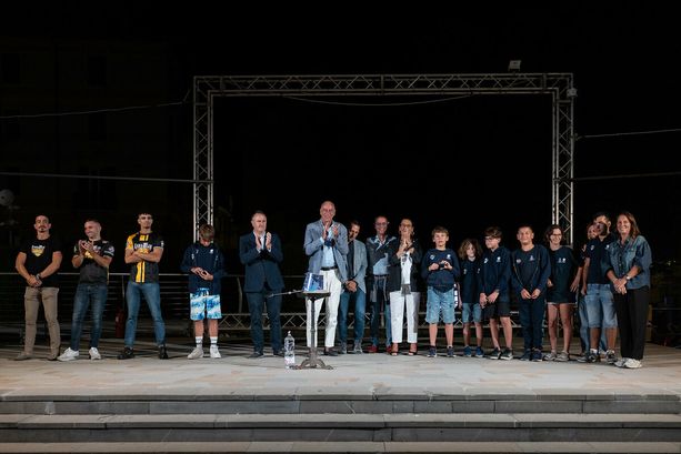 Alassio premia i suoi campioni: 254 atleti sul palco in Piazza Partigiani Alassio premia i suoi campioni: 254 atleti sul palco in Piazza Partigiani