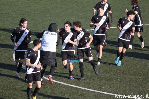 Calcio. Il portiere Galletti racconta il caos Albenga: "Giovedì scorso lo stop, mancavano anche palloni e divise" Calcio. Il portiere Galletti racconta il caos Albenga: "Giovedì scorso lo stop, mancavano anche palloni e divise"