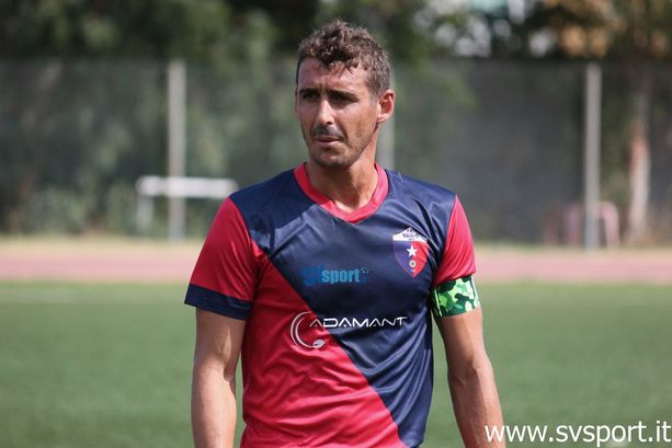 Calcio, Vado. Tuoni e saette sul club da parte di capitan Capra: "Qui è una bomba a orologeria, sono pronto a rimettere il mio contratto" (VIDEO) Calcio, Vado. Tuoni e saette sul club da parte di capitan Capra: "Qui è una bomba a orologeria, sono pronto a rimettere il mio contratto" (VIDEO)