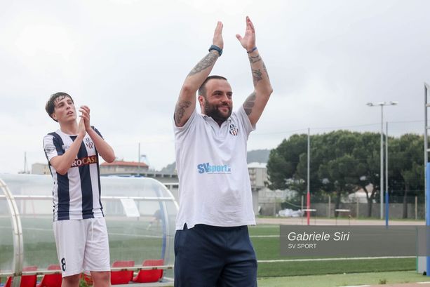 Calcio. Savona in finale playoff. Sarpero dopo il poker alla Praese: "Battuta la squadra più forte del girone. Il mio futuro? Deve dirlo la società, io qui sto bene..." Calcio. Savona in finale playoff. Sarpero dopo il poker alla Praese: "Battuta la squadra più forte del girone. Il mio futuro? Deve dirlo la società, io qui sto bene..."