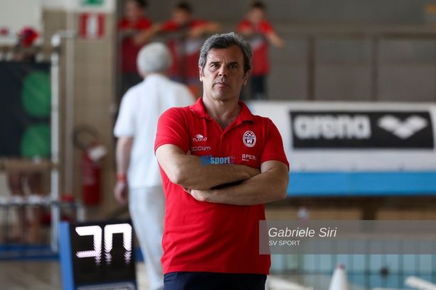 Rari Nantes Savona. Angelini bastone e carota dopo il derby con Recco: &quot;Tattica e condizione ok, due gol presi dal centroboa è una vergogna&quot; (VIDEO)