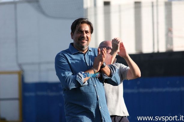 Santi Cosenza e la prima volta del suo Albenga al Franco Ossola: «Onorati di essere qui. Varese da promozione, noi siamo una famiglia» Santi Cosenza e la prima volta del suo Albenga al Franco Ossola: «Onorati di essere qui. Varese da promozione, noi siamo una famiglia»